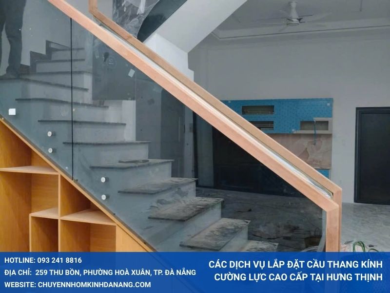 Các dịch vụ lắp đặt cầu thang kính cường lực cao cấp