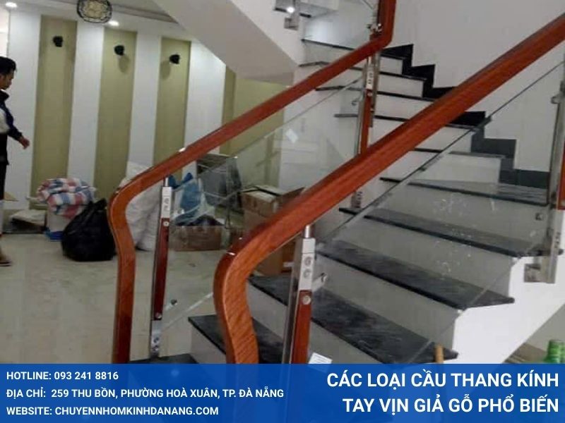 Các loại cầu thang kính tay vịn giả gỗ phổ biến nhất hiện nay