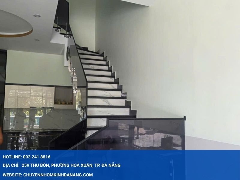Cầu thang kính mẫu 1 Hưng Thịnh