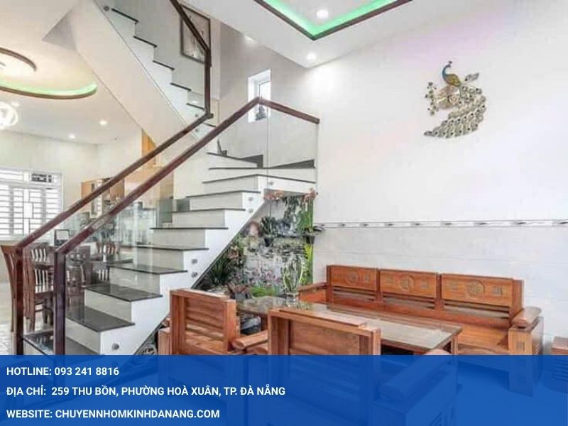 Cầu thang tay vịn giả gỗ Hưng Thịnh Đà Nẵng
