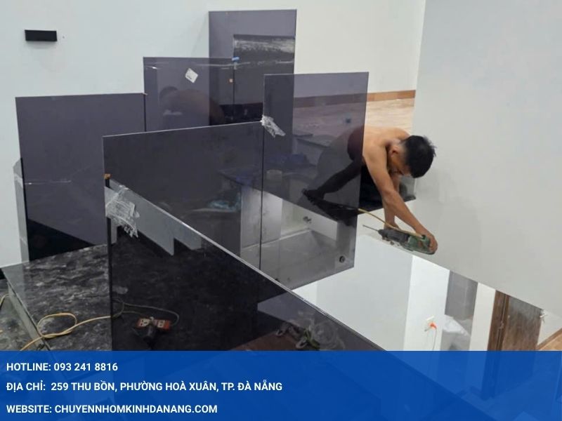 Thi công cầu thang kính cường lực Hưng Thịnh Đà Nẵng