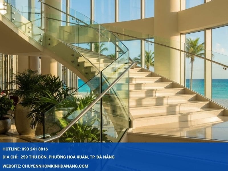 Lắp đặt lan can kính cho resort Hưng Thịnh Đà Nẵng