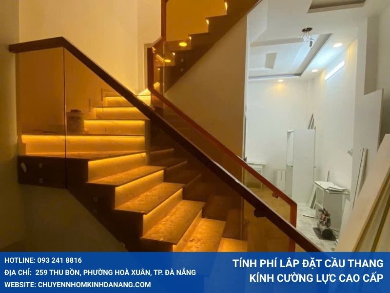 Tính phí lắp đặt cầu thang kính cường lực cao cấp