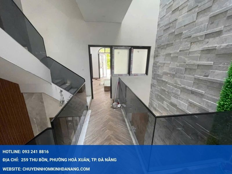 Cầu thang kính cường lực Hưng Thịnh