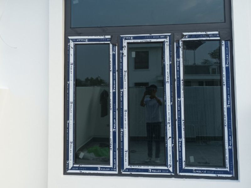 Cửa sổ nhôm kính 3 cánh